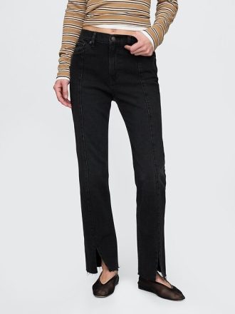 Schmale, gerade Jeans im 90er-Stil mit hohem Bund und geteiltem Saum