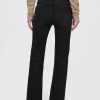 Schmale, gerade Jeans im 90er-Stil mit hohem Bund und geteiltem Saum