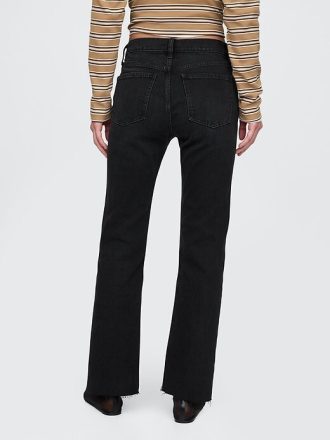 Schmale, gerade Jeans im 90er-Stil mit hohem Bund und geteiltem Saum