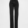 Schmale, gerade Jeans im 90er-Stil mit hohem Bund und geteiltem Saum