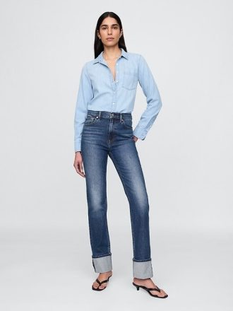 Schmale, gerade Jeans im 90er-Stil mit hohem Bund und Umschlag