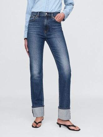 Schmale, gerade Jeans im 90er-Stil mit hohem Bund und Umschlag