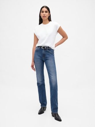 Schmale, gerade Jeans im Stil der 90er mit hohem Bund