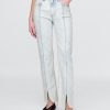 Schmale, gerade Jeans im Stil der 90er mit hohem Bund Schmale, gerade Jeans im Stil der 90er mit hohem Bund