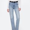 Schmale, gerade Jeans im Stil der 90er mit hohem Bund