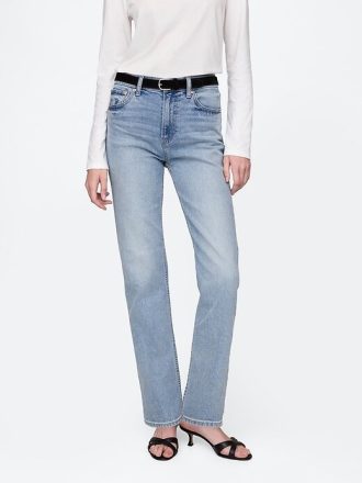 Schmale, gerade Jeans im Stil der 90er mit hohem Bund
