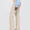 Schmale, gerade Jeans im Stil der 90er mit hohem Bund Schmale, gerade Jeans im Stil der 90er mit hohem Bund
