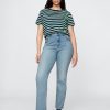 Schmale, gerade Jeans im Stil der 90er mit hohem Bund