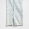 Schmale, gerade Jeans im Stil der 90er mit hohem Bund Schmale, gerade Jeans im Stil der 90er mit hohem Bund