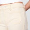 Schmale, gerade Jeans mit hohem Bund im 90er-Stil Schmale, gerade Jeans mit hohem Bund im 90er-Stil