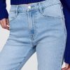 Schmale, gerade Jeans mit hohem Bund im 90er-Stil Schmale, gerade Jeans mit hohem Bund im 90er-Stil