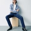 Schmale, gerade Jeans mit hohem Bund im 90er-Stil Schmale, gerade Jeans mit hohem Bund im 90er-Stil