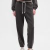 Schmale Jogginghose aus schwerem French Terry Schmale Jogginghose aus schwerem French Terry