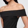 Schulterfreies Midikleid aus Mischgewebe Schulterfreies Midikleid aus Mischgewebe