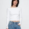 Schweres, geripptes, kurzes T-Shirt mit U-Boot-Ausschnitt Schweres, geripptes, kurzes T-Shirt mit U-Boot-Ausschnitt