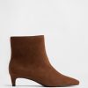 Spitz zulaufende Stiefel mit Kitten Heel