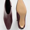 Spitz zulaufende Stiefel mit Kitten Heel