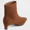 Spitz zulaufende Stiefel mit Kitten Heel