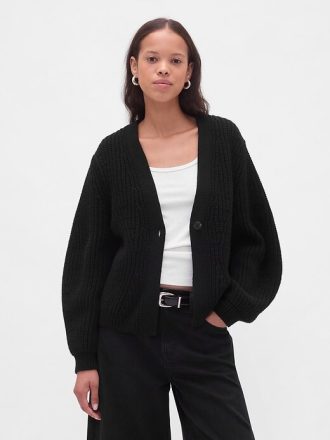 Strickjacke mit Fassärmeln