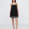 Swing-Kleid aus Baumwollgaze mit Stickerei Swing-Kleid aus Baumwollgaze mit Stickerei