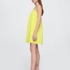Swing-Kleid aus Baumwollgaze mit Stickerei Swing-Kleid aus Baumwollgaze mit Stickerei