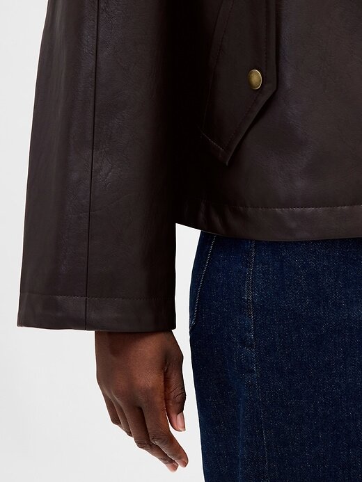 Swingjacke aus veganem Leder Swingjacke aus veganem Leder