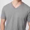 T-Shirt aus Baumwolljersey mit V-Ausschnitt T-Shirt aus Baumwolljersey mit V-Ausschnitt