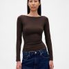 T-Shirt aus Jersey mit U-Boot-Ausschnitt und offenem Rücken T-Shirt aus Jersey mit U-Boot-Ausschnitt und offenem Rücken