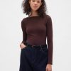 T-Shirt aus Jersey mit U-Boot-Ausschnitt und offenem Rücken T-Shirt aus Jersey mit U-Boot-Ausschnitt und offenem Rücken