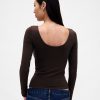 T-Shirt aus Jersey mit U-Boot-Ausschnitt und offenem Rücken T-Shirt aus Jersey mit U-Boot-Ausschnitt und offenem Rücken