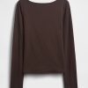 T-Shirt aus Jersey mit U-Boot-Ausschnitt und offenem Rücken T-Shirt aus Jersey mit U-Boot-Ausschnitt und offenem Rücken