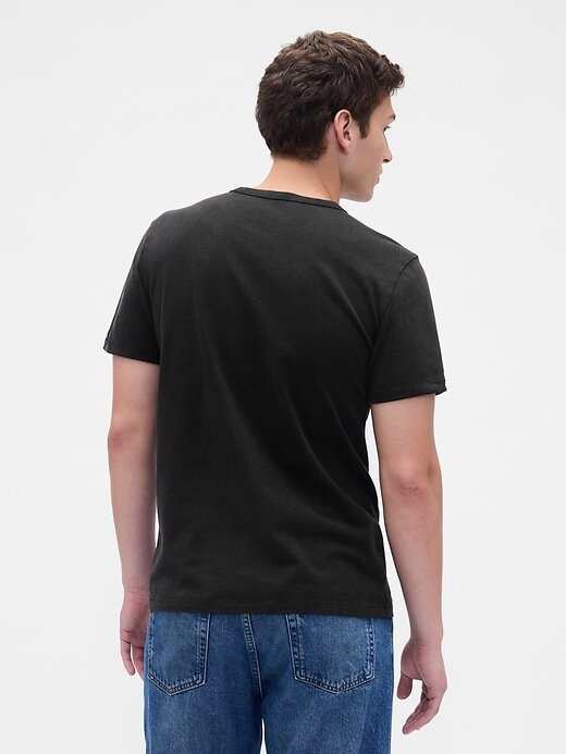 T-Shirt mit Tasche aus Bio-Baumwolle T-Shirt mit Tasche aus Bio-Baumwolle
