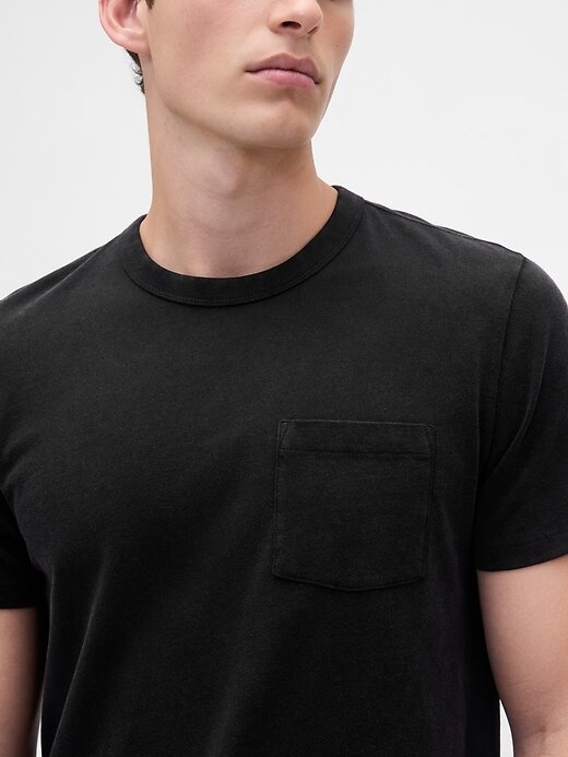 T-Shirt mit Tasche aus Bio-Baumwolle T-Shirt mit Tasche aus Bio-Baumwolle