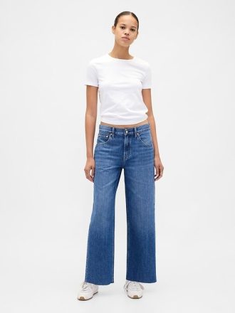 Tief sitzende, ultraweiche, lässige Crop-Jeans