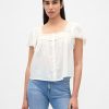 Top mit eckigem Ausschnitt und Spitzenbesatz Top mit eckigem Ausschnitt und Spitzenbesatz