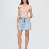 Top mit Spitzenbesatz und Blumenmuster Top mit Spitzenbesatz und Blumenmuster