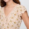 Top mit Spitzenbesatz und Blumenmuster Top mit Spitzenbesatz und Blumenmuster