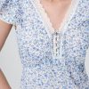 Top mit Spitzenbesatz und Blumenmuster Top mit Spitzenbesatz und Blumenmuster