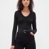 Transparentes, modernes Ripp-T-Shirt Transparentes, modernes Ripp-T-Shirt