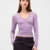 Transparentes, modernes Ripp-T-Shirt Transparentes, modernes Ripp-T-Shirt