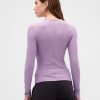 Transparentes, modernes Ripp-T-Shirt Transparentes, modernes Ripp-T-Shirt