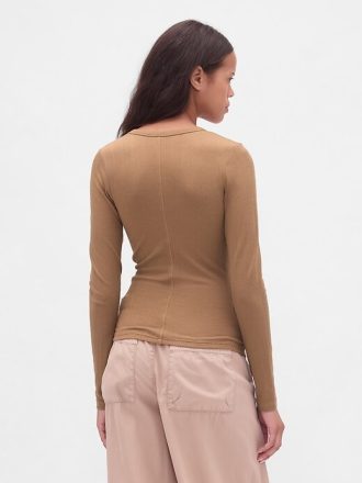 Transparentes, modernes Ripp-T-Shirt