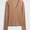 Transparentes, modernes Ripp-T-Shirt Transparentes, modernes Ripp-T-Shirt