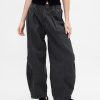 Twill-Fasshose mit mittelhohem Bund Twill-Fasshose mit mittelhohem Bund