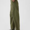 Twill-Fasshose mit mittelhohem Bund Twill-Fasshose mit mittelhohem Bund