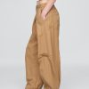 Twill-Fasshose mit mittelhohem Bund Twill-Fasshose mit mittelhohem Bund