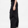 Twill-Fasshose mit mittelhohem Bund Twill-Fasshose mit mittelhohem Bund