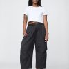 Twill-Fasshose mit mittelhohem Bund Twill-Fasshose mit mittelhohem Bund