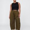 Twill-Fasshose mit mittelhohem Bund Twill-Fasshose mit mittelhohem Bund