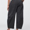 Twill-Fasshose mit mittelhohem Bund Twill-Fasshose mit mittelhohem Bund